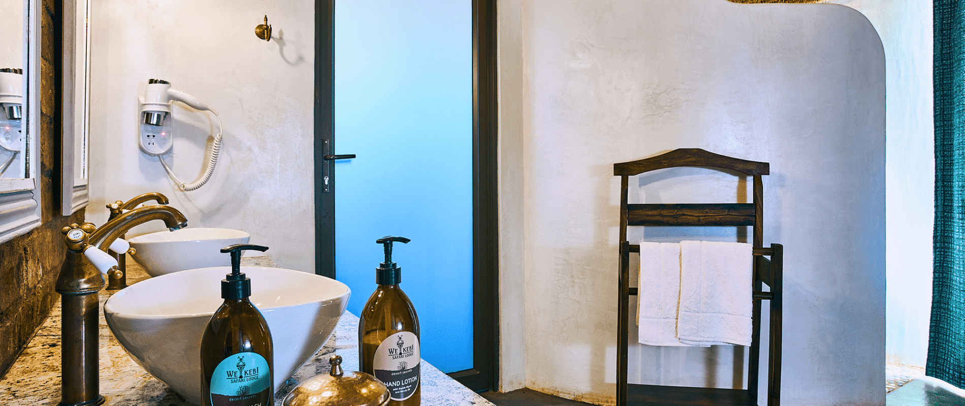 We Kebi Safari Lodge Bathroom